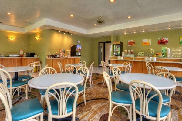 Quality Inn Cherokee image 18